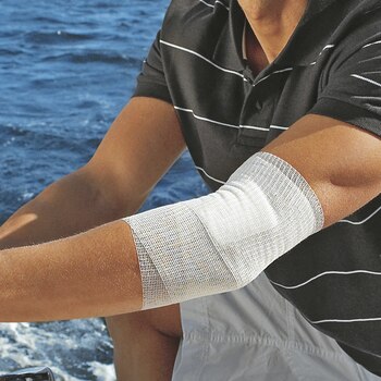 Fixatie van verband met Easifix K van Leukoplast op arm